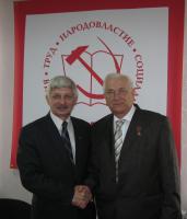 ДЕПУТАТЫ-КОММУНИСТЫ ВСТРЕЧАЮТСЯ С БЕЛГОРОДЦАМИ (фоторепортаж)