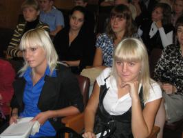 ДЕПУТАТЫ-КОММУНИСТЫ ВСТРЕЧАЮТСЯ С БЕЛГОРОДЦАМИ (фоторепортаж)