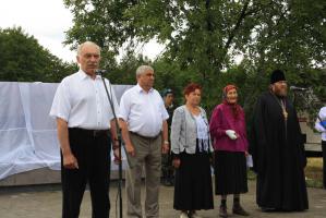 С.В. Муравленко открыл памятник в селе Красный Май