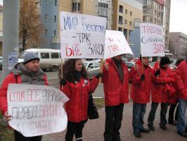 От слов к делу: белгородские комсомольцы пикетируют обл.избирком и местные СМИ