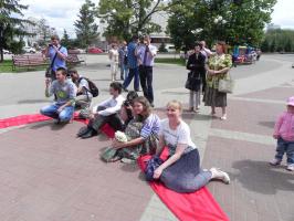 Белгородские комсомольцы провели акцию в защиту детства