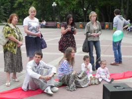 Белгородские комсомольцы провели акцию в защиту детства