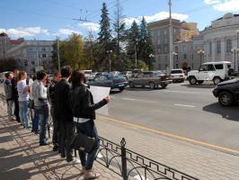 В Белгороде прошёл пикет в защиту комсомольцев, пострадавших от полицейского произвола
