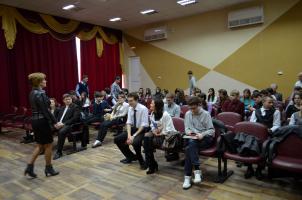 Комсомольцы провели круглый стол со школьниками в Старом Осколе
