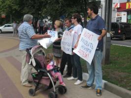 Молодые коммунисты и комсомольцы Белгорода требуют убрать оружейные магазины из центра города!