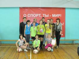 В Старом Осколе при поддержке КПРФ прошел турнир по мини-футболу для школьниц