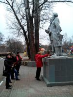 Актив Комитета Белгородского городского отделения КПРФ провел торжественное возложение цветов к памятнику Ф.Энгельсу и К.Марксу