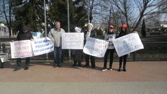 Молодые коммунисты и комсомольцы Белгородской области проводят акцию «Красные в городе» по всей области.