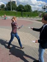 В День русского языка белгородские комсомольцы провели акцию «Стихи в кармане»