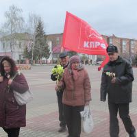 Коммунисты Волоконовки провели акцию Цветы – Ленину