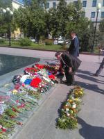 8мая, в преддверии празднования 73-й годовщины со Дня Победы советского народа в Великой Отечественной войне, коммунисты и комсомольцы Белгорода возложили венок к Вечному огню на Мемориальном комплексе «Скорбящая мать».