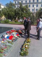 8мая, в преддверии празднования 73-й годовщины со Дня Победы советского народа в Великой Отечественной войне, коммунисты и комсомольцы Белгорода возложили венок к Вечному огню на Мемориальном комплексе «Скорбящая мать».