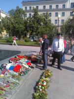 8мая, в преддверии празднования 73-й годовщины со Дня Победы советского народа в Великой Отечественной войне, коммунисты и комсомольцы Белгорода возложили венок к Вечному огню на Мемориальном комплексе «Скорбящая мать».