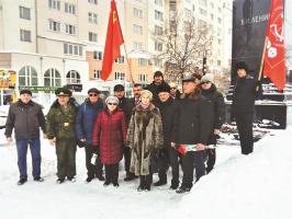 21 января Белгородские коммунисты и комсомольцы возложили цветы к памятникам Владимира Ильича Ленина.