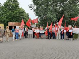 В Белгородской области коммунисты провели серию массовых и одиночных пикетов против повышения тарифов ЖКУ