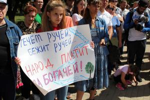 «Почему кучка чинуш диктует нам свои условия?»