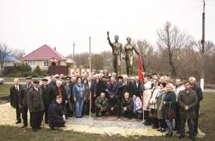 Открытие памятника комсомольцам